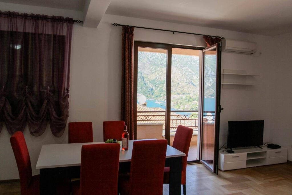 Апартаменты Apartments Risan Club Family Рисан-302