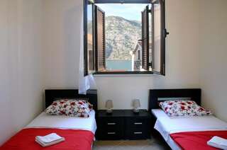 Апартаменты Apartments Risan Club Family Рисан Апартаменты с 3 спальнями-29