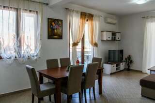 Апартаменты Apartments Risan Club Family Рисан Апартаменты - 1-й этаж-1