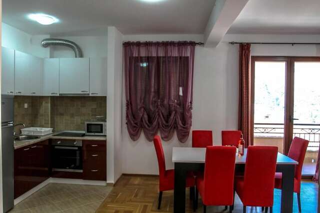 Апартаменты Apartments Risan Club Family Рисан-300