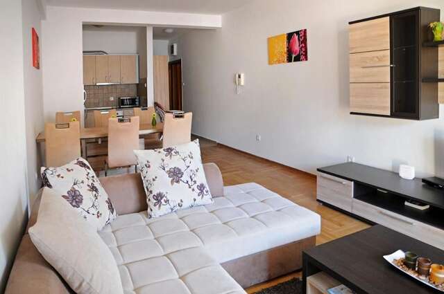 Апартаменты Apartments Risan Club Family Рисан-101